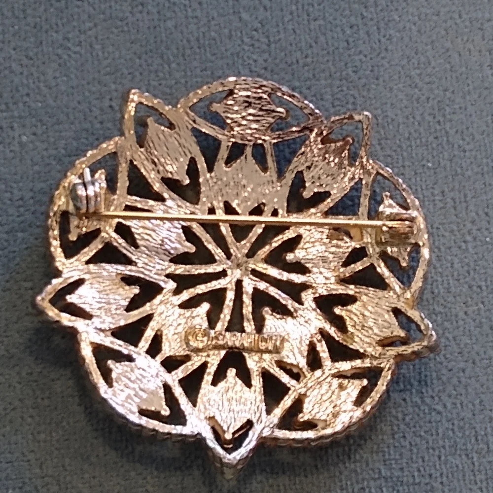 SC Sara Coventry Brooch Set